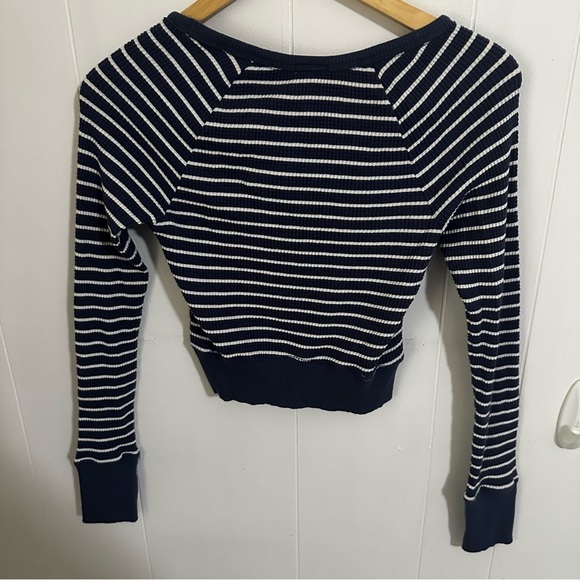 Aerie Blue and Cream Cropped Fitted Crew Neck Sweater - Picture 2 of 3